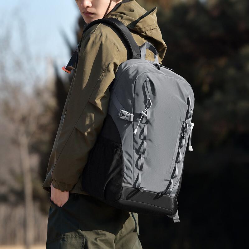 Xinjingzhou Unisex Lightweight Hiking Backpack