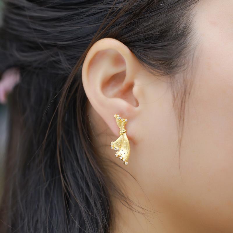 Vintage Kunst Gebürstetes Handwerk Kleiner Rock Halskette Ohrringe Für Frauen Glänzende Diamanten Palaststil Mode Exquisite Schmucksets