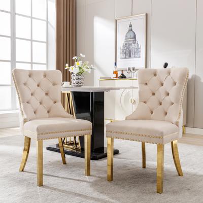 Esszimmerstuhl mit einzigartigem Türklopfer am Rücken, 2 Stück, Nagelkopfverzierungen, Vergoldete Edelstahlbeine, Samtbezug, Beige/Gold