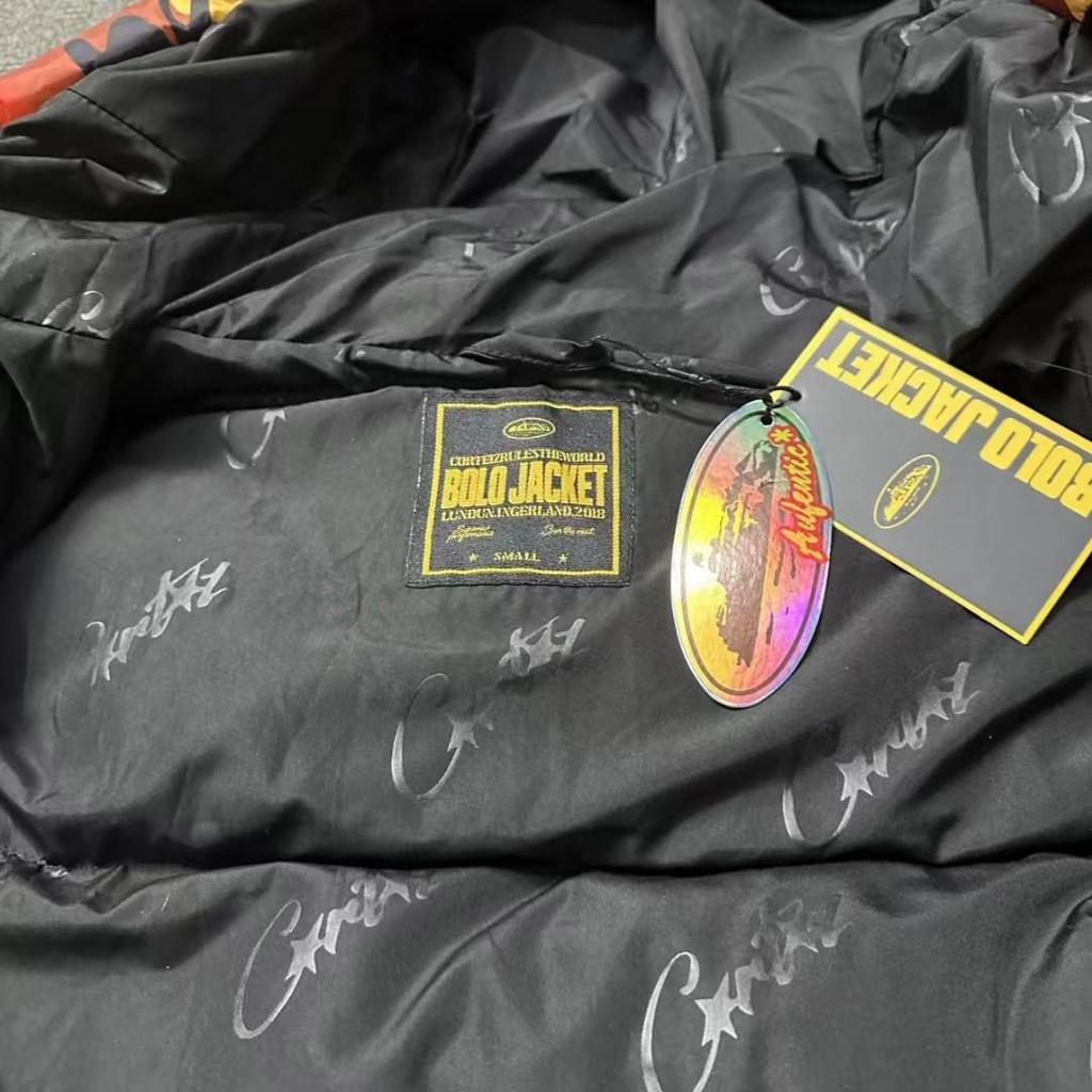 Corteiz 24ss Alcatraz Bestickte Kapuzen-Daunenjacke - Trendiger Winter-Paarstil