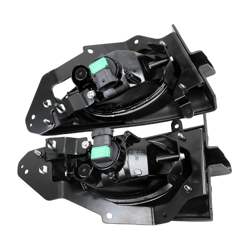 Front and fog lights for Honda Freed 2009-2011 models, including front bumper lights.