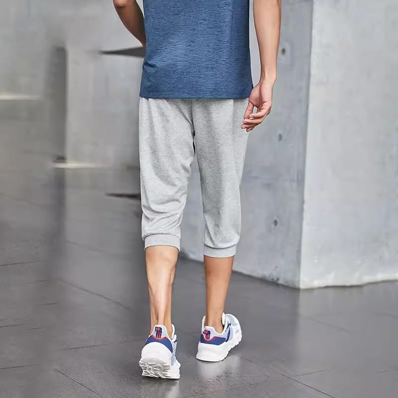 Li Ning Sports Lifestyle Series Solid Color Mid Waist Comfortable Versatile Breathable Tapered Three Quarter Knitted Sports Pants Men Pants AKQU431-2