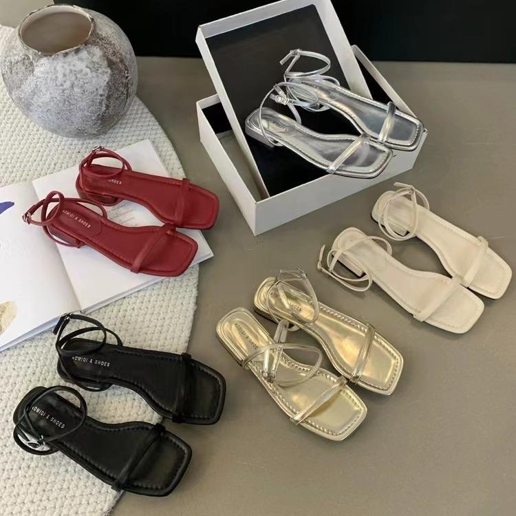 2025 Spring and Autumn New Fashion Korean Version Casual Low Heel Square Head Word with Cool Slippers with Skirt Beach Sea