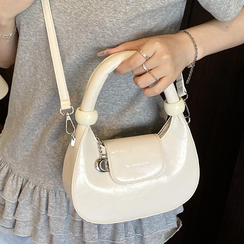 2025 New Fashion Crescent Moon Bag Women's Personality Simple Going Out Messenger Bag New Niche Portable Commuter Shoulder Bag