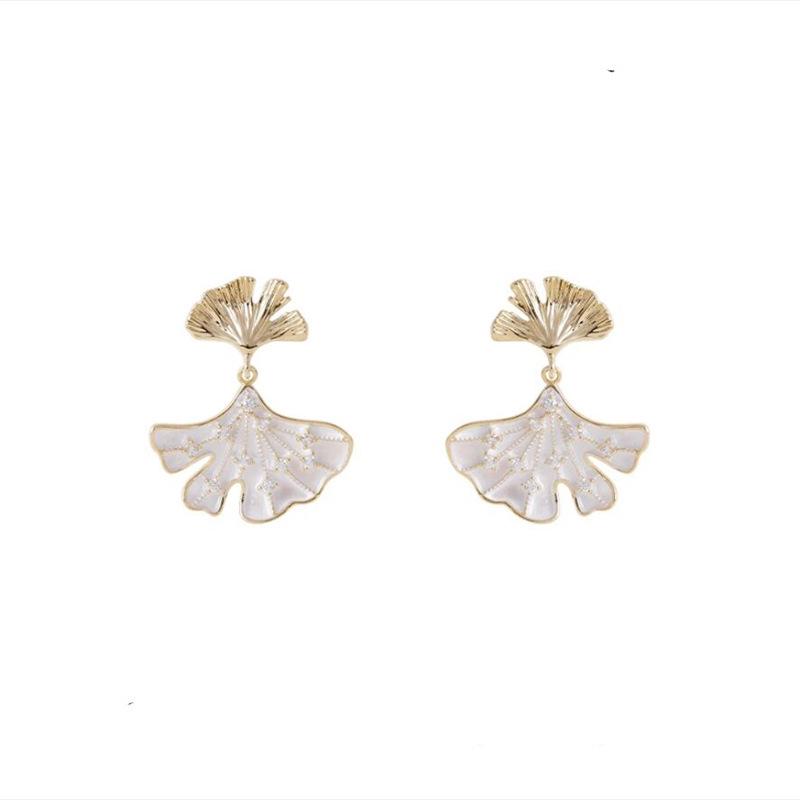 Elegant S925 Silver Ginkgo Leaf Stud Earrings for Women - Stylish & Fashionable