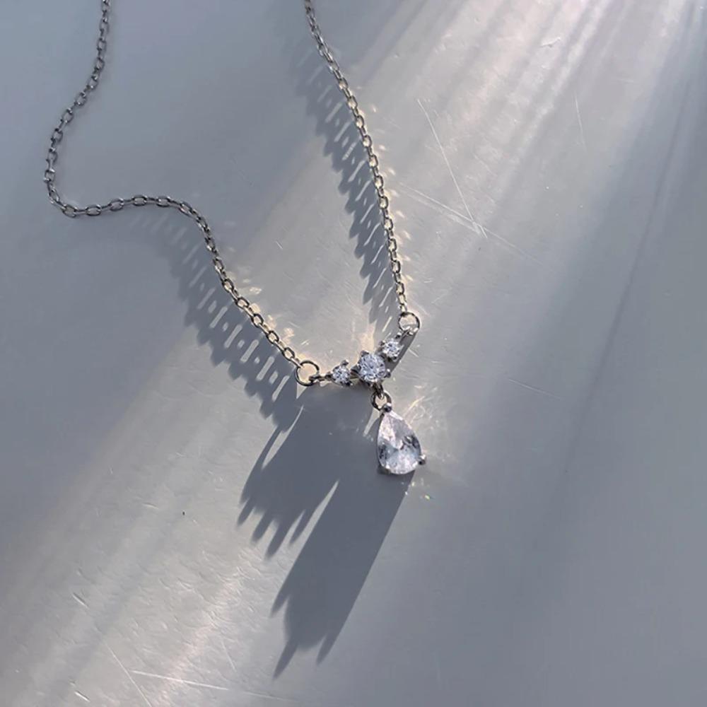 Luxury Exquisite Water Drop Necklace Romantic Style Simple High Class Necklace  Women