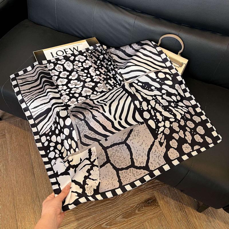 New 71 * 71cm Korean version small square scarf women's silk scarf spring and summer thin sunscreen scarf neck protection tied bag headband scarf