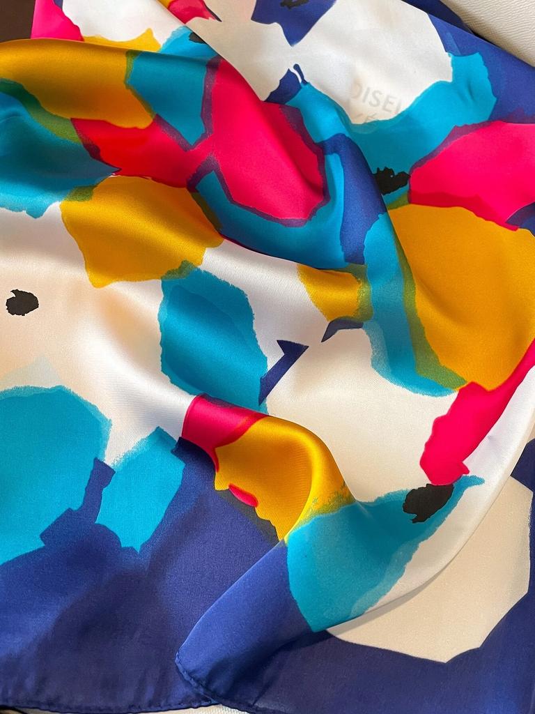 Low-key luxury womens headscarf is a must-have for spring and summer Imitation silk printed square scarf is fashionable 2024