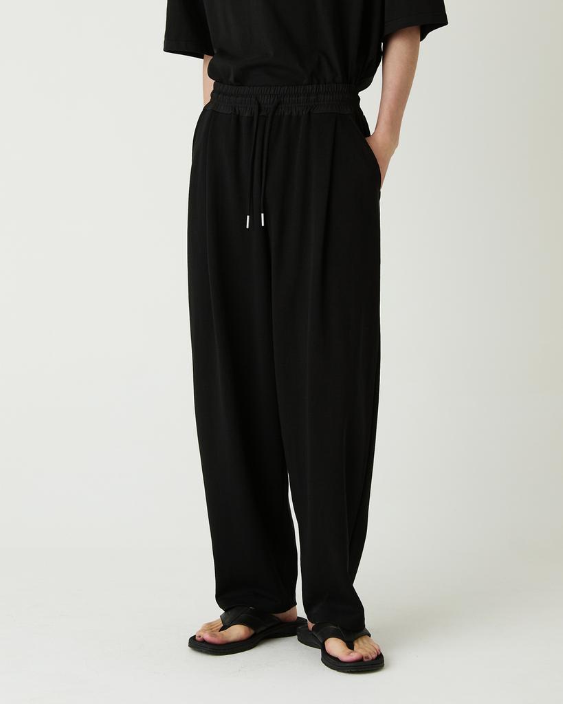 Diaendeukweseucheon Relax Tuck Pants / Black