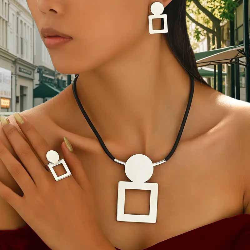 

Модные украшения для женщин серебряный