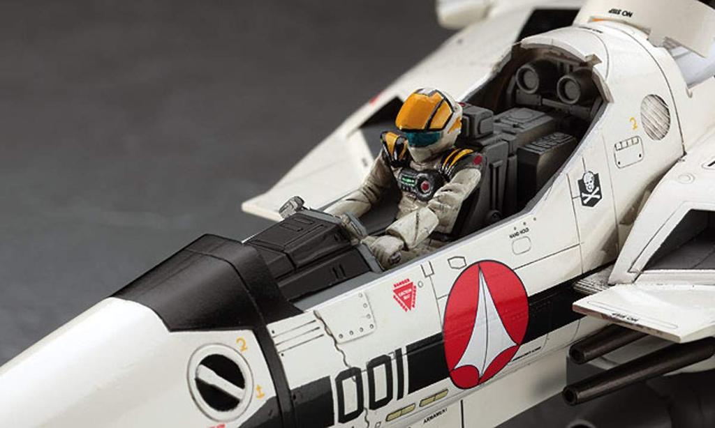 Hasegawa Super Dimension Fortress Macross Series Valkyrie Skull Platoon Scale Plastic Model Kit 65792 VF-1S/A 1/48