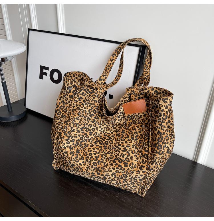 Leopard Tote Bags for Women Vintage Canvas Shoulder Bag Fashi Large Capacity Handbag For School Work Shopping