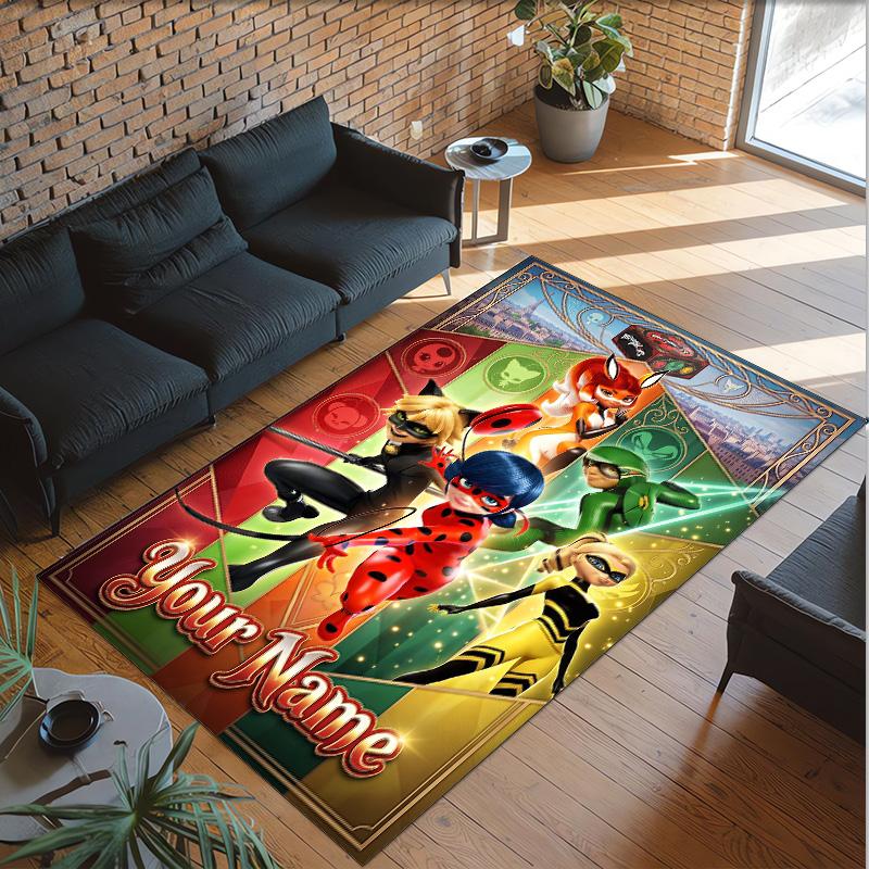 Tappeto in Cristallo di Velluto Personalizzato con Nome e Testo, Tappeto Antiscivolo Miraculous Ladybug per Decorazione Domestica