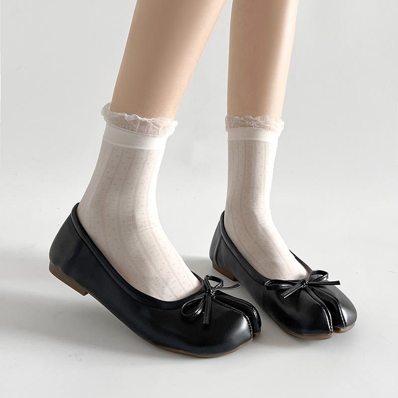 Black French retro light mouth split-toe flat-soled single shoes women's 2025 new spring soft-soled versatile Mary Jane shoes