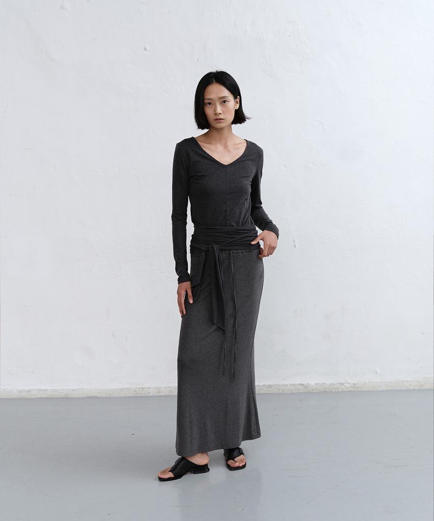 Loutaideu V-Neck Tie T-Shirt [Charcoal]