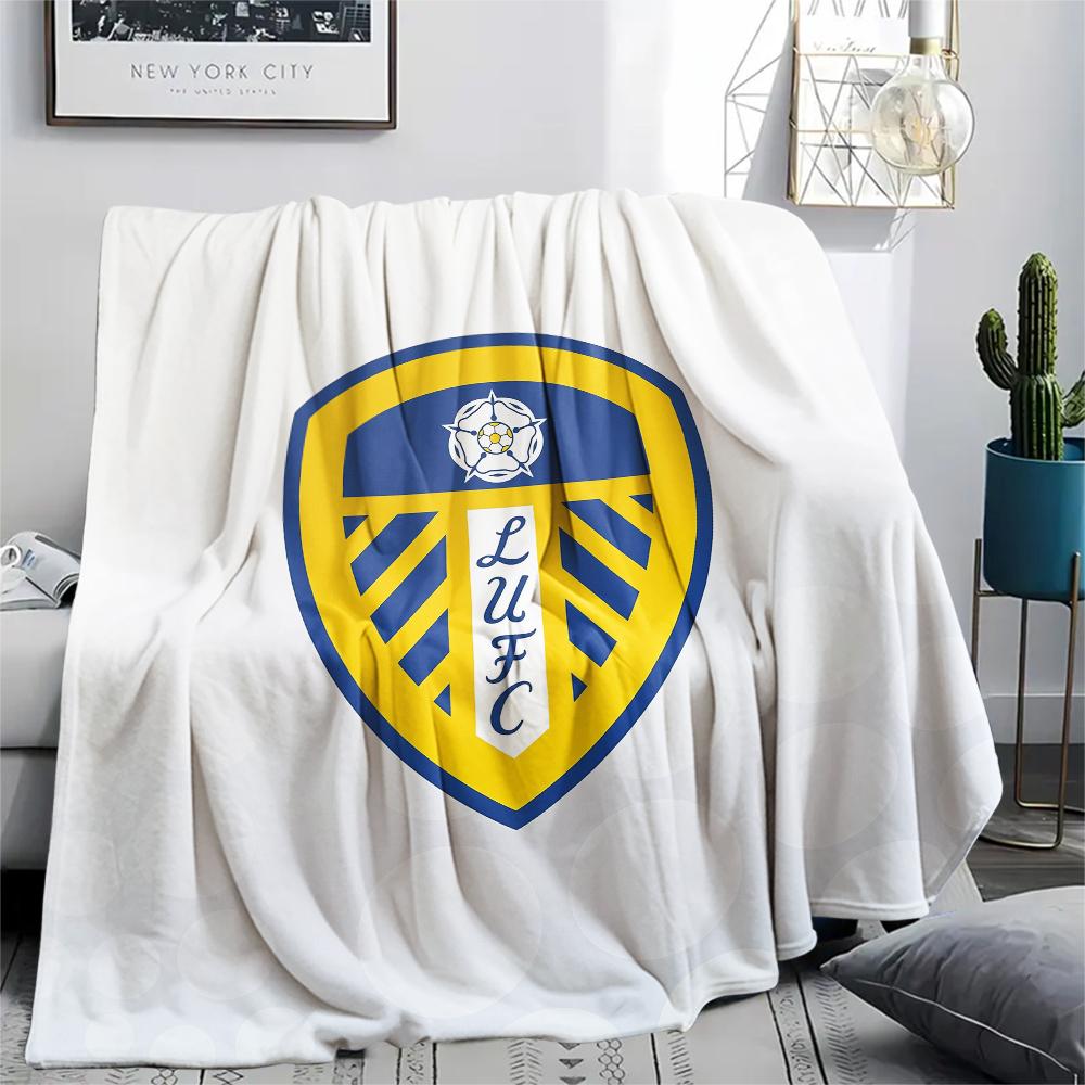 Leeds United, vzorovaná flanelová deka, vysoká kvalita, pohodlná pro všechna roční období, domácí dekorace, teplo a pohodlí, ideální jako dárek.