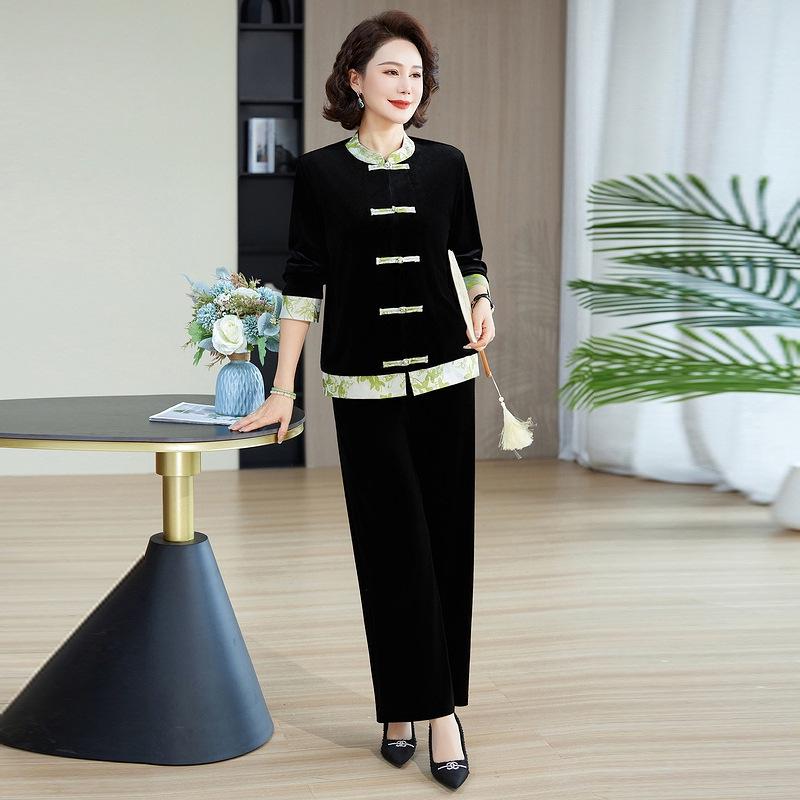 2026 Elegant Autumn Suit: Stylish Top & Two-Piece Set for Middle-Aged and Elderly Women XL (90-115 jin) зелёный