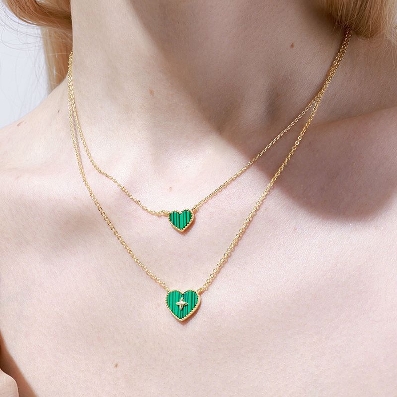 Simple and fashionable two-color shell necklace neck chain women's new light luxury temperament sweet pendant collarbone chain
