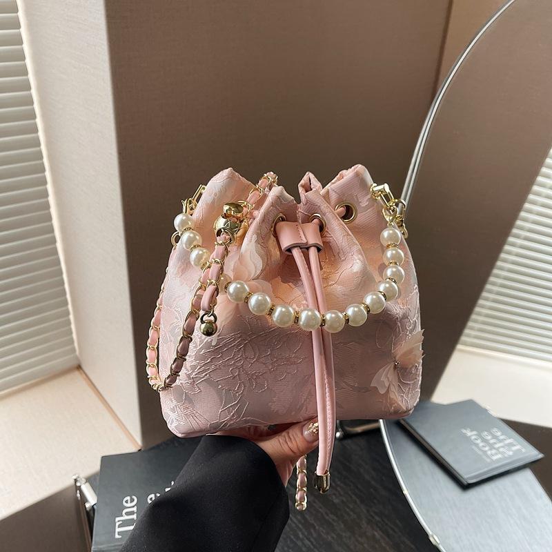 Casual Simple Niche Design Bag Women's 2025 Spring New Fashion Trend Bucket Bag Shoulder Messenger Bag