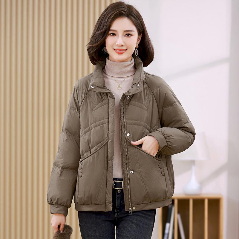 

Женский короткий пуховик 2024: Теплое, модное, омолаживающее зимнее пальто для мам среднего возраста XXL (140-155 jin) кофейный