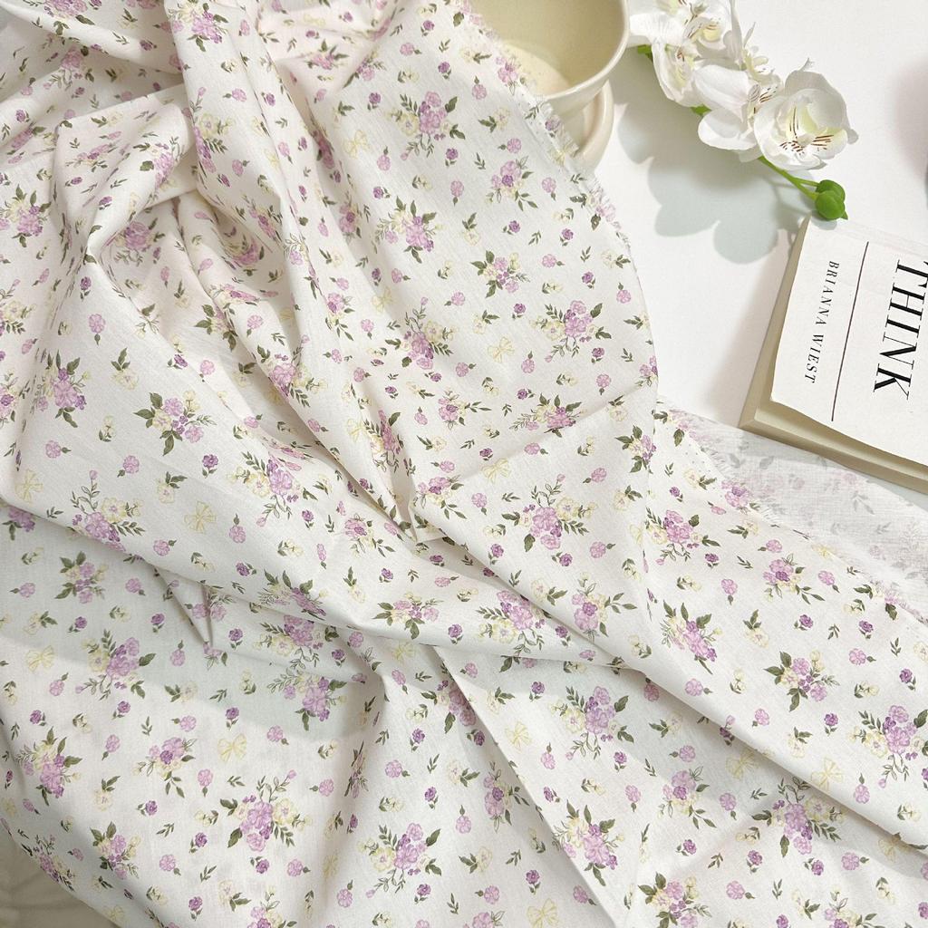 Țesătură Digitală 100% Bumbac cu Imprimeu Floral Delicat Violet pentru Pijamale și Genți de Damă, Copii și Familie