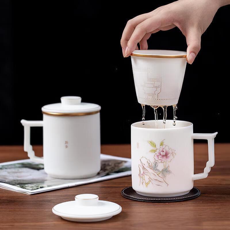 White Porcelain Tea Mug with Lid