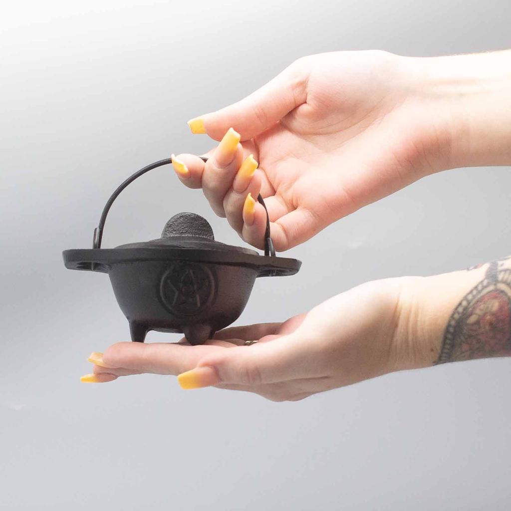 Cast Iron Cauldron With Pentagram 5x9 Cm