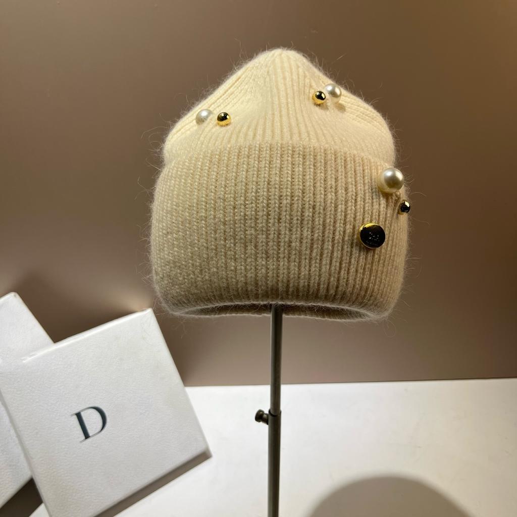 Designer-Perlenbrosche, Strickmütze für Damen, Luxus-Wollmütze mit Metalllogo, Mütze aus echtem Kaninchenfell, warme Damen-Wandermütze