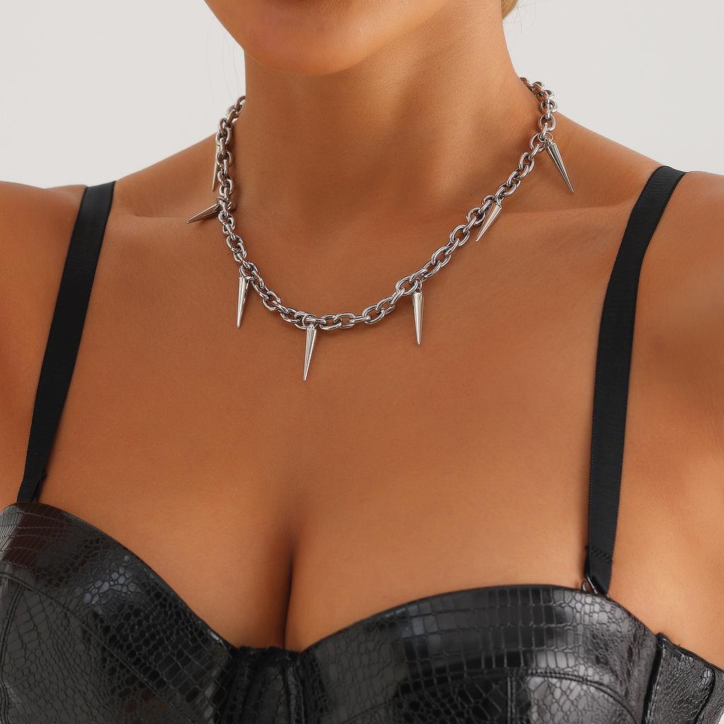 Trendy Punk Hip Hop Tassel Rivet Necklace Design Clavicle Chain Versatile Necklace