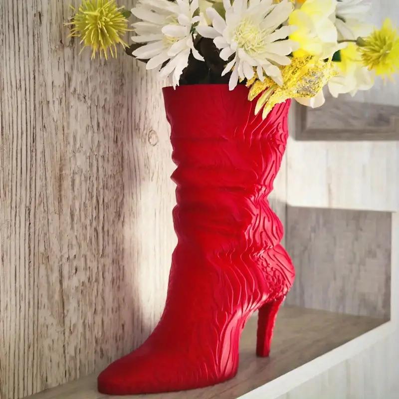 

Красная ваза в форме туфли на высоком каблуке с текстурой дикого леопардового принта Пластик Многоцелевой домашний декор Смелый декор для рабочего стола и гостиной