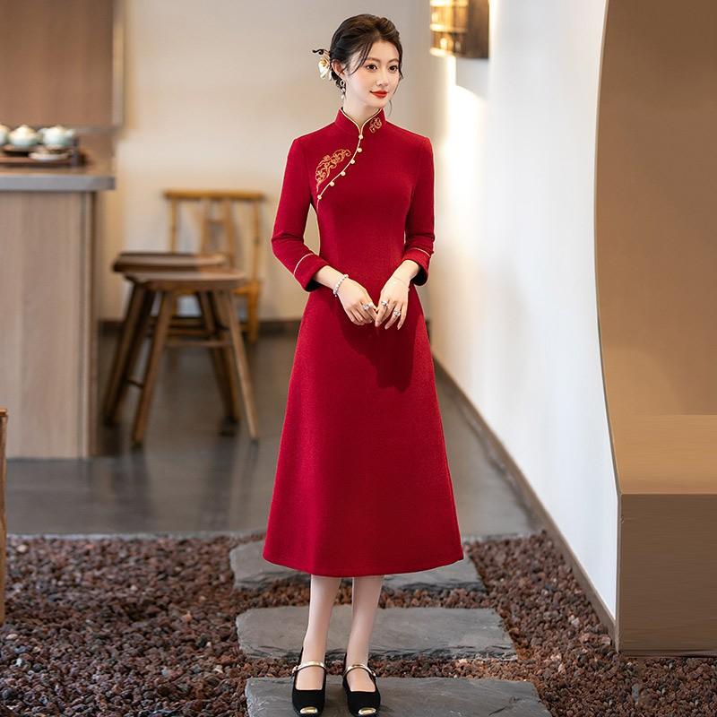 Elegant Vintage-Inspired Long Sleeve Cheongsam Dress Women High-Waisted Fitted Silhouette Chenille Fabric Winter