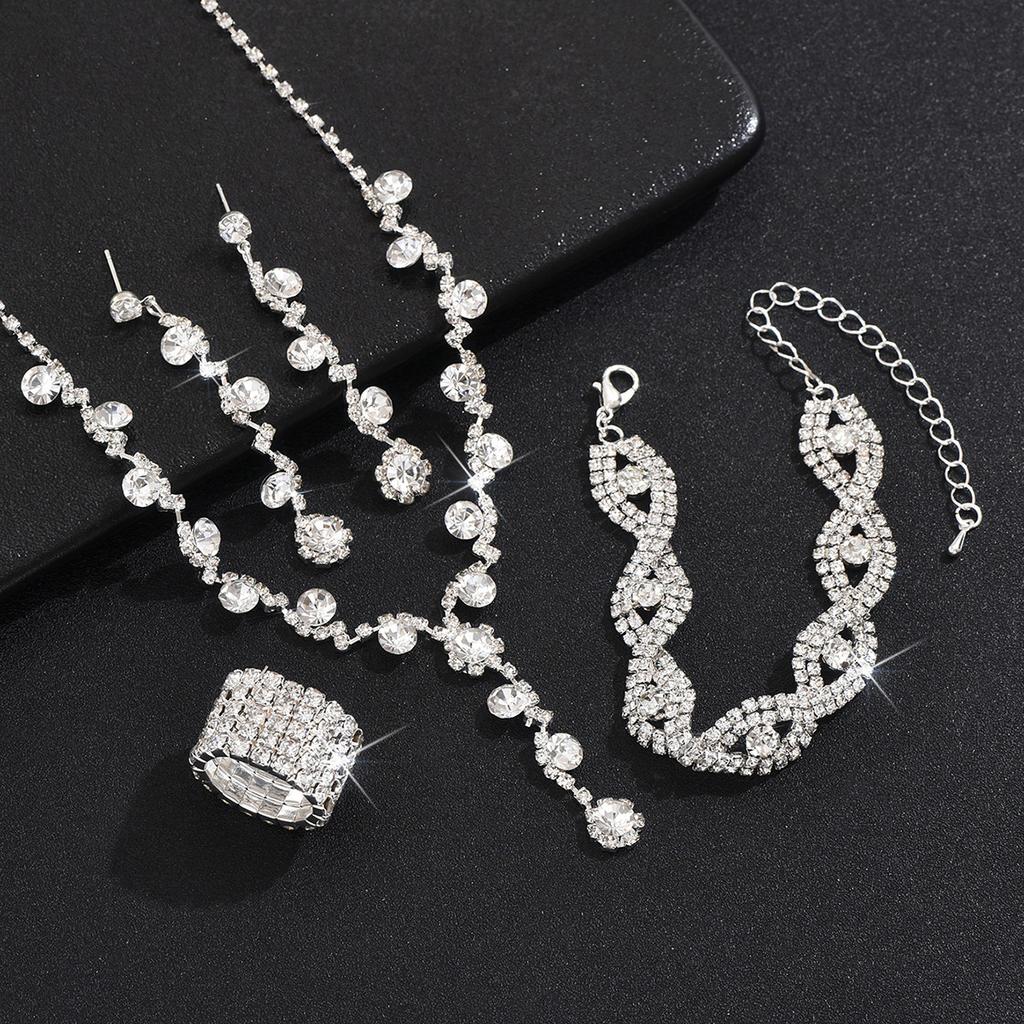 2026 Collana Orecchini Bracciale Anello in Strass di Cristallo alla Moda Set da Quattro Pezzi Accessori Gioielli Accessori Sposa