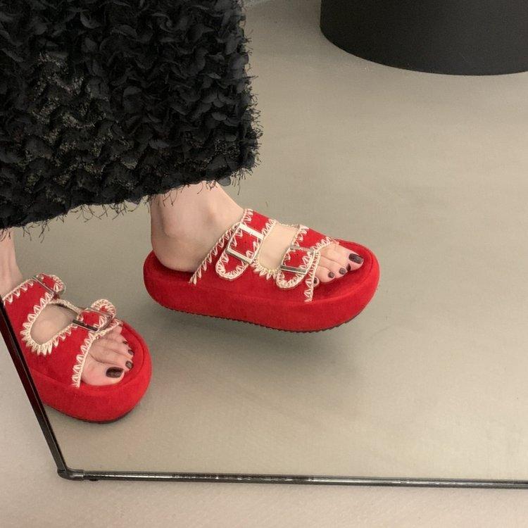 Thick-soled Fashion Outer Wear Belt Buckle Cool Slippers Women's Shoes 2025 New Summer Outer Wear Red Beach Sandals