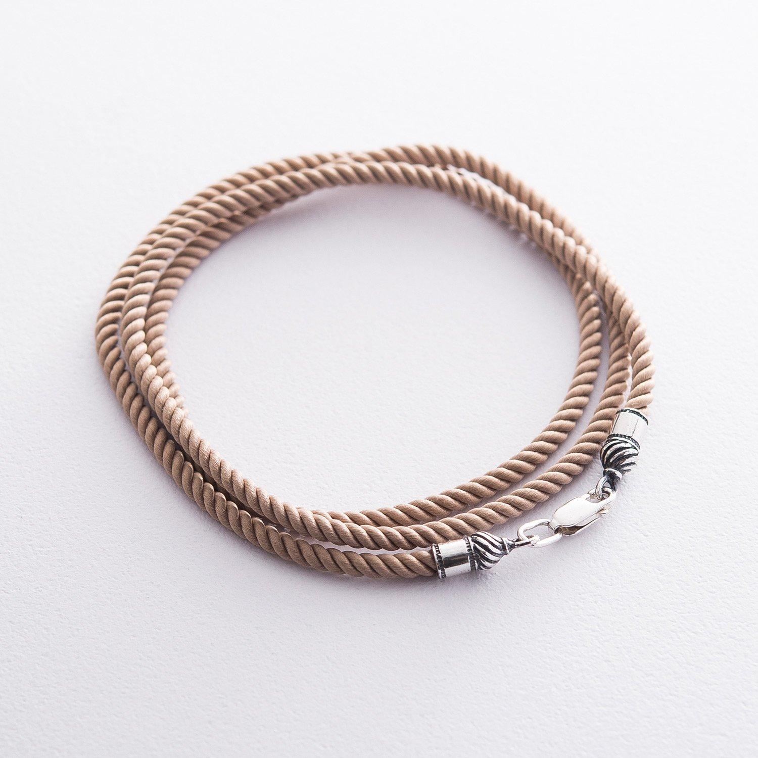 

Шовковий бежевий шнурок зі срібною застібкою (3мм) Oniks 40 срібний