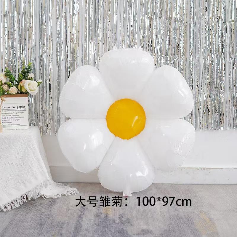 Best-selling Indoor Daisy Decorations, Balloon Atmosphere-creating Arrangements, and Outdoor Hand-held Photo Props
