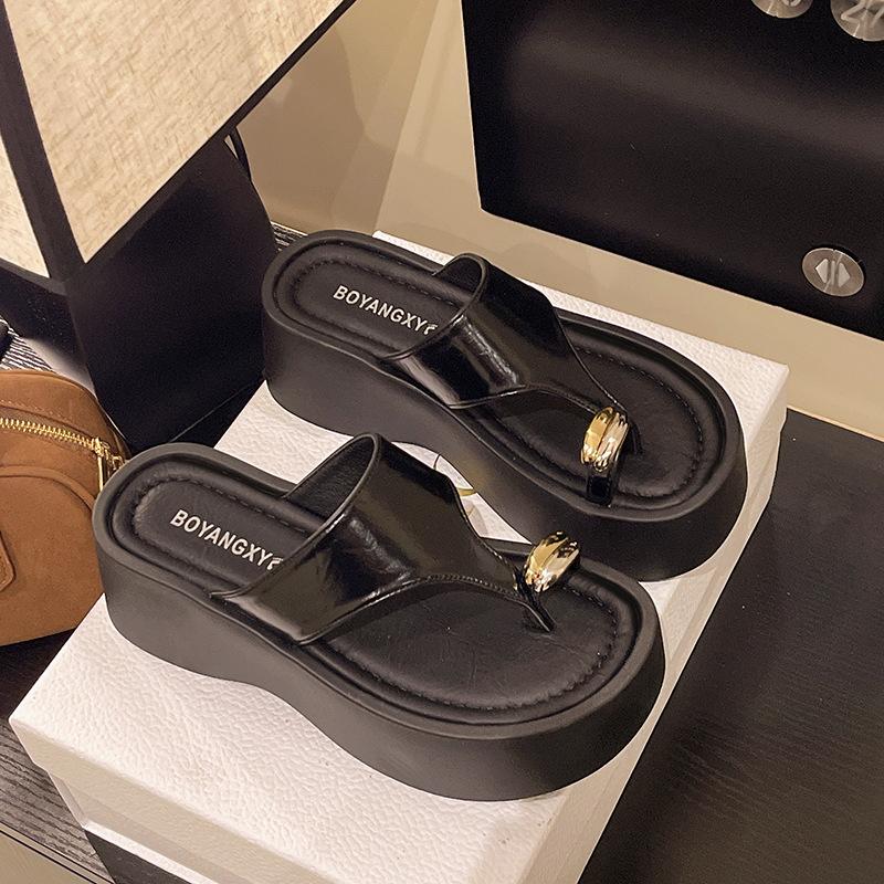 2025 Summer New Flat-bottomed Beach Cover Toe Small Cool Slippers Wear Fashion Casual Versatile Slippers Women's Shoes