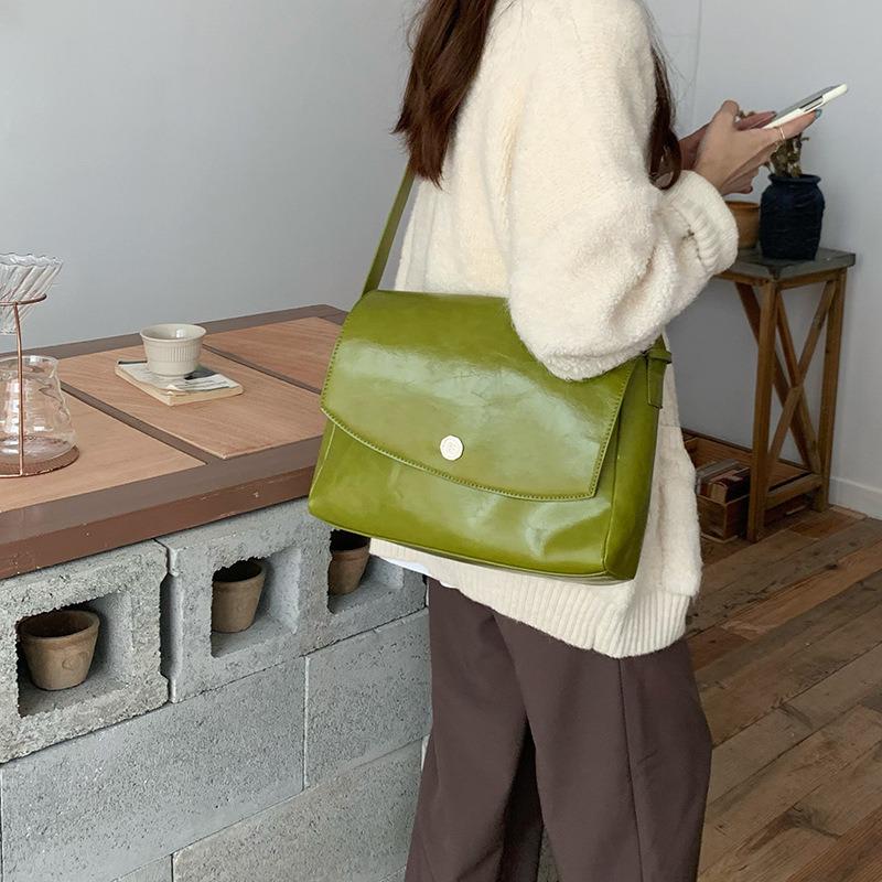 2025 Spring Retro Large-Capacity Tote: Stylish Crossbody Messenger for Women