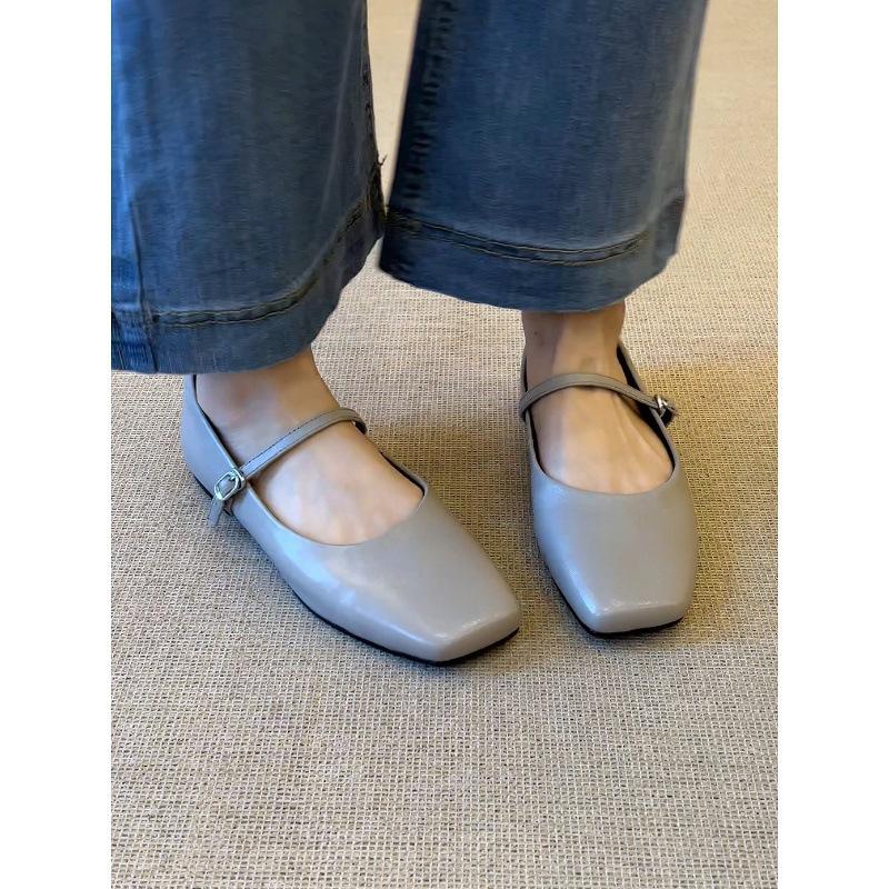 Simple square head, light mouth, one word with versatile French retro flat Mary Jane shoes
