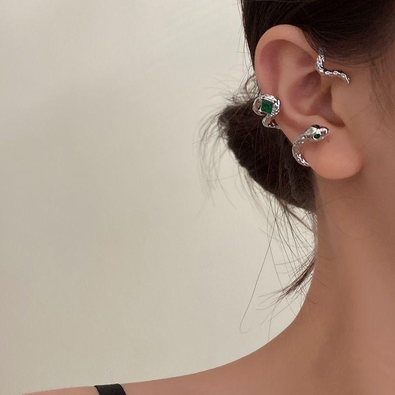 Twisted Snake-shaped Ear Pendant Earrings - A Niche Style of Ear Jewelry Without Pierced Holes - Ear Clips for Both Men and Women, Ear Bone Clasps