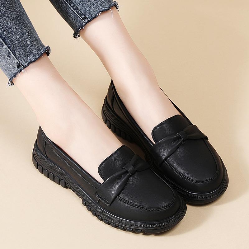 New Fashionable One-legged Bean Shoes with Soft Soles for Mothers