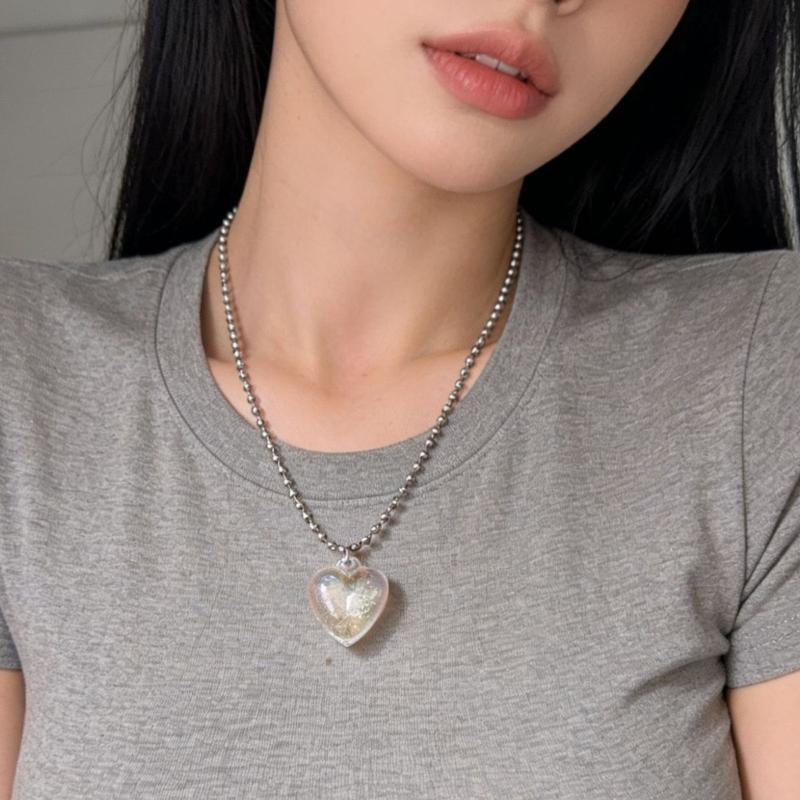 Trendy Titanium Steel Necklace With Sparkling Heart Pendant Clavicle Chain Perfect For Casual And Formal Outfits
