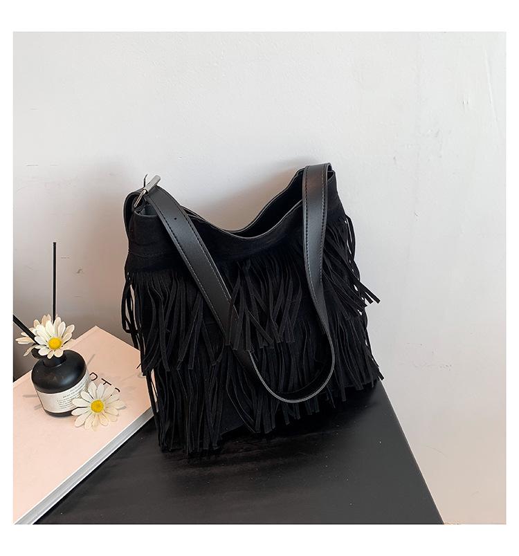 Women's Large Capacity Retro Tassel Shoulder Bag - Autumn 2023 Fashion