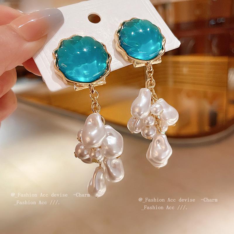 High-End French Luxury Silver Resin Tassel Earrings with Elegant Design Sense