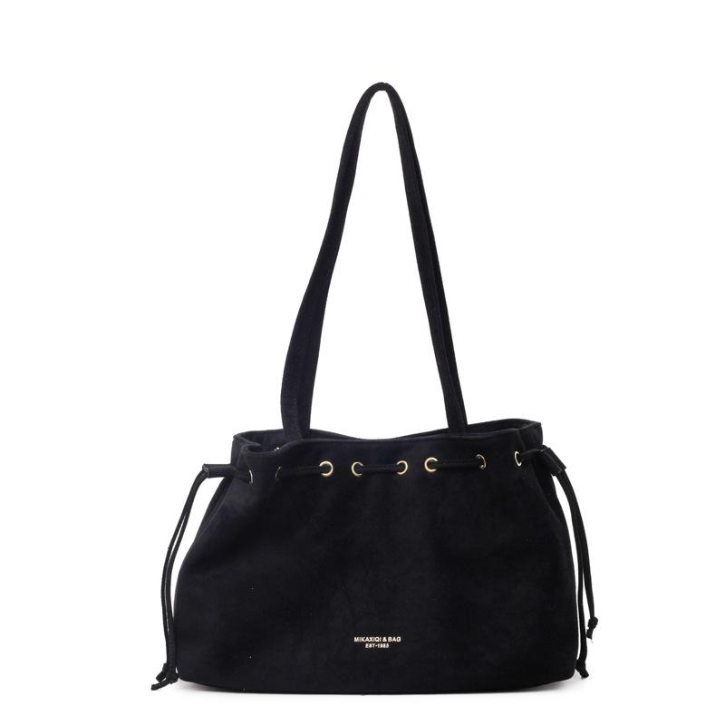 

Autumn and winter new matte lightweight underarm bag women s large-capacity high-end tote bag drawstring pleated shoulder bag чёрный