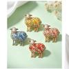 Fåre Mode Broche 4 Farver Rhinsten Blomstret Design Gedens År Mindesmærke Reversnål til Forretningsanledninger