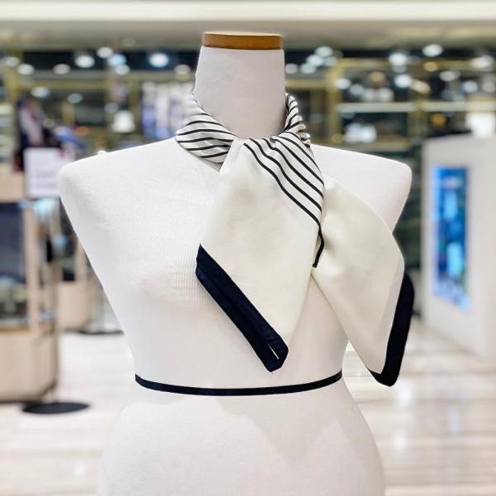 MJ Arnaldobasini Quadratmuster Kleiner Schal 20417