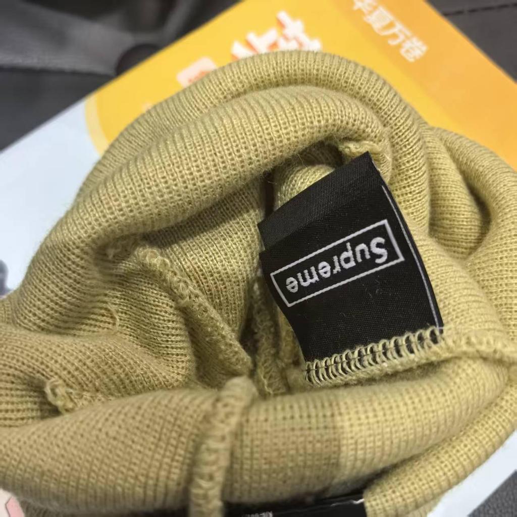 Stylové trendy unisex pletené čepice s nápisem pro podzim/zimu