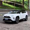 1/32 Toyota RAV4 SUV Legeringsskala Bilmodell Støpt Metall Miniatyr Leketøykjøretøy Lyd og Lys Samleobjekter Barnes leketøy Gaver