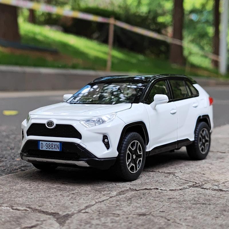 1/32 Toyota RAV4 SUV Legeringsskala Bilmodell Støpt Metall Miniatyr Leketøykjøretøy Lyd og Lys Samleobjekter Barnes leketøy Gaver