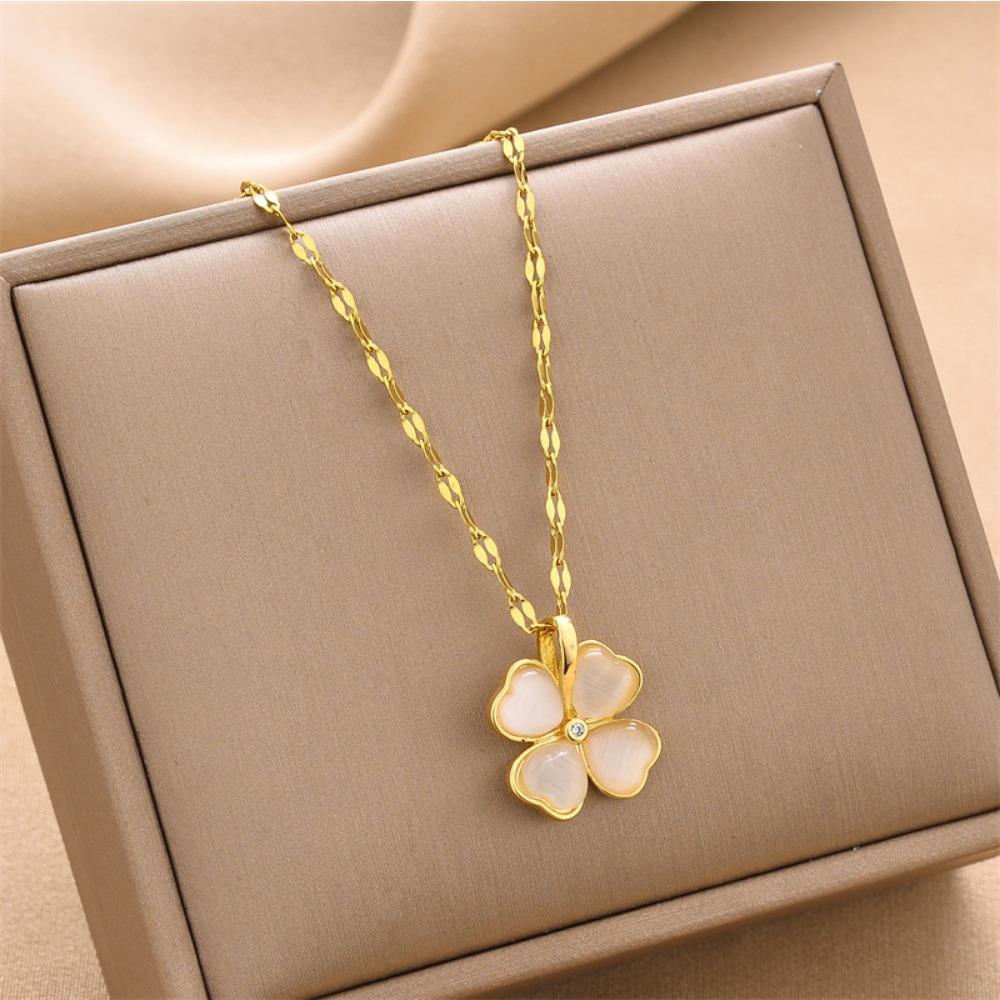 Lucky Four-leaf Clover Necklace Female Delicate Petal Collarbone Chain Simple Temperament Female New Necklace